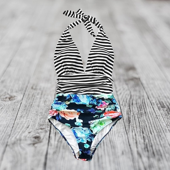 One-Piece Swimsuit V Neck Backless Halter, Medium - Picture 2 of 4